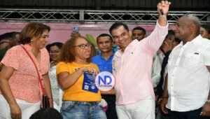 Diputado Elías Báez realiza fiesta con sorteo de vehículo a madres de SDO