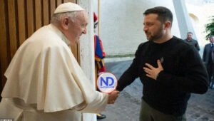 Zelenski se reúne con el Papa; le pide que se una a su plan de paz