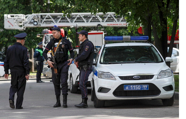 POLICIAS RUSOS Rusia acusa Kiev atacar a Moscú; Asesor lo atribuye a grupos rusos