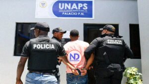 Policía apresa hombre por la muerte de adolescente en Los Guandules