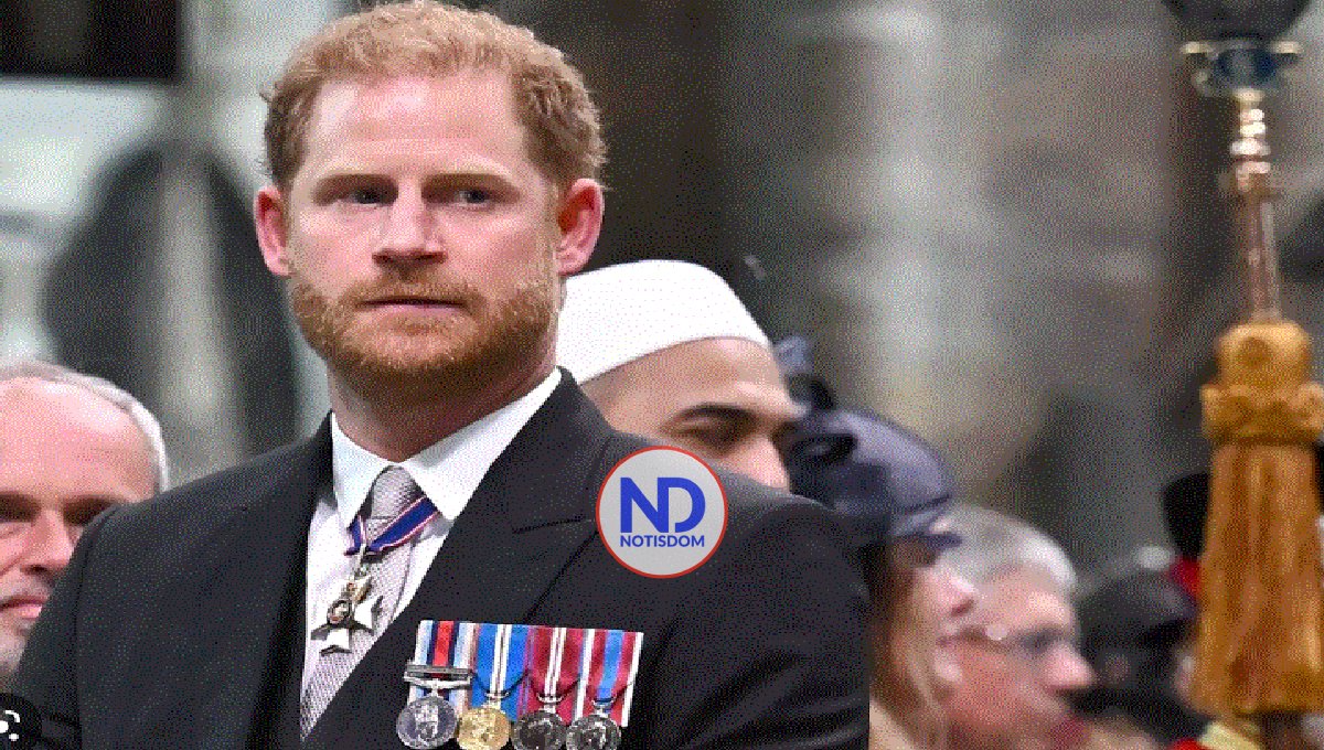 El príncipe Enrique queda en segundo plano durante la coronación de Carlos 2 El príncipe Enrique queda en segundo plano durante la coronación de Carlos