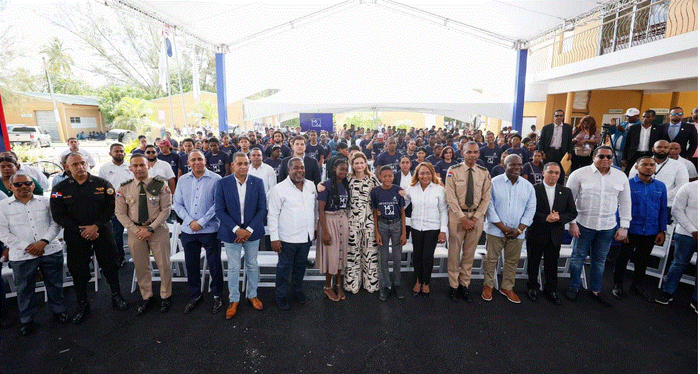 RAQUEL PENA 69 Raquel Peña preside acto de apertura de dos centros "Oportunidad 14-24"