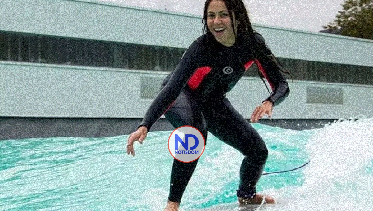 Shakira no solo canta, también muestra sus dotes en el surfeo