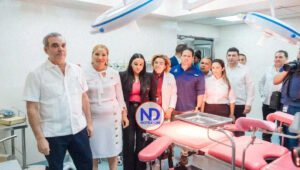 Abinader y ministro de Vivienda entregan Hospital Municipal de Esperanza