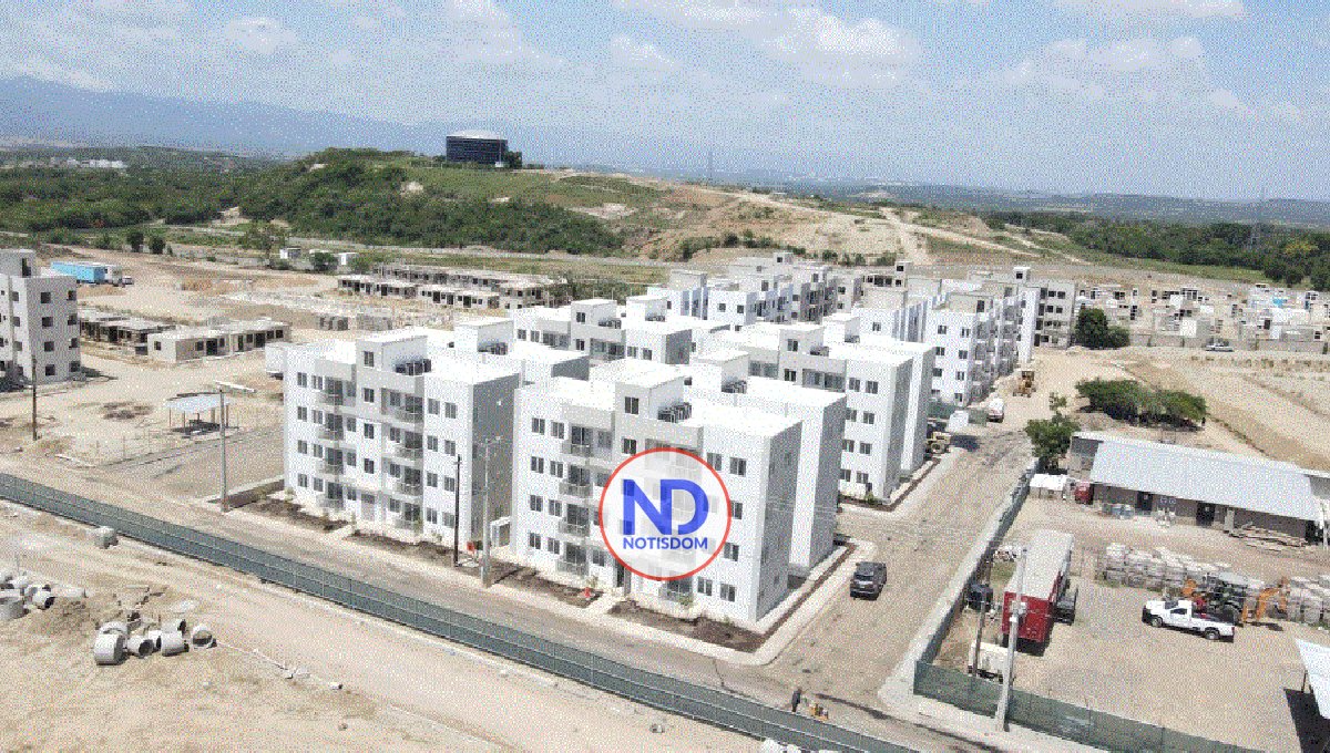 Gobierno entrega primeras 150 viviendas de proyecto Santiago