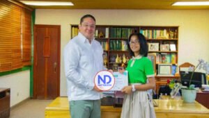 Otorgan beca a estudiante que ayudó a su compañero con mano cercenada