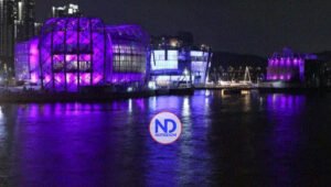 BTS tiñe de morado Seúl para celebrar sus diez años de vida