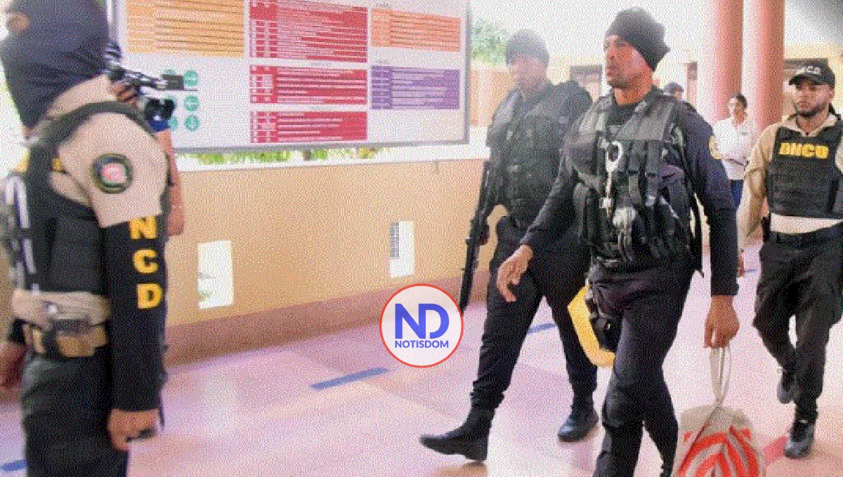 Cocaína, dólares y armas incautados en Halcón IV 2 Cocaína, dólares y armas incautados en Halcón IV