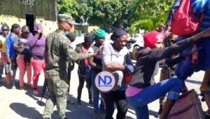 Detienen autobús con 44 haitianos indocumentados en Constanza