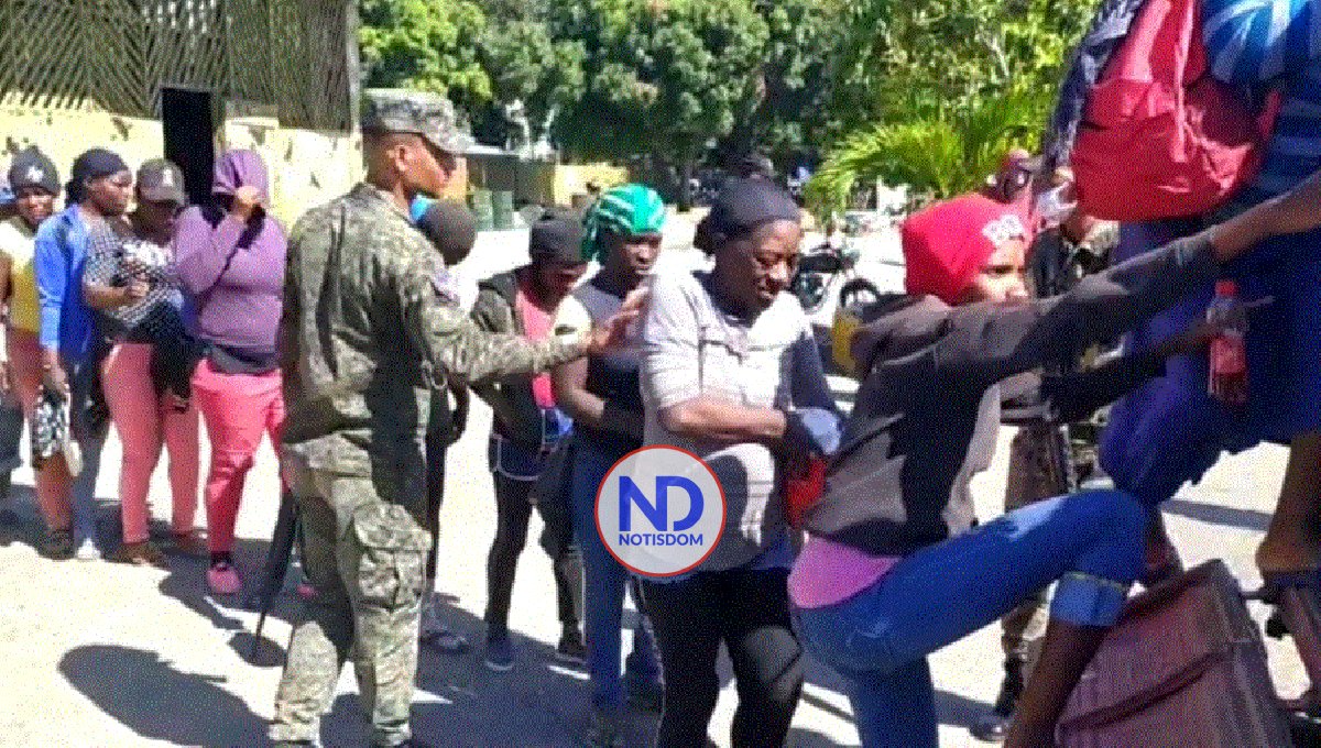 Detienen autobús con 44 haitianos indocumentados en Constanza
