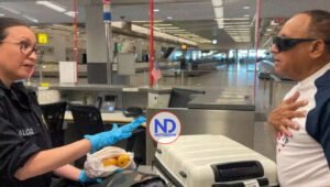 Multan a dominicano con US$300 por llevar mangos a los EE.UU.