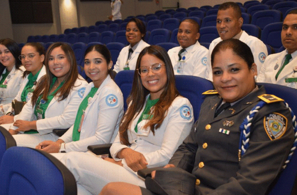 Hospital General Docente PN gradúa la primera promoción de Medicina Interna 4 MILITARES 35 Hospital General Docente PN gradúa la primera promoción de Medicina Interna
