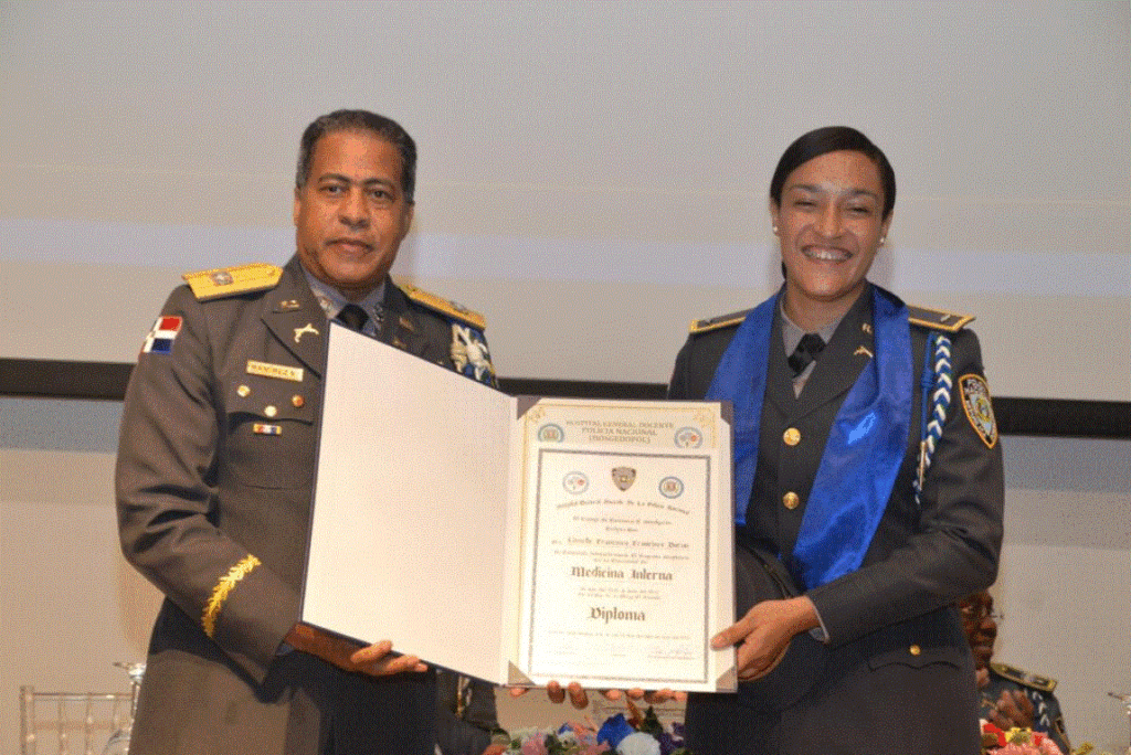 Hospital General Docente PN gradúa la primera promoción de Medicina Interna 3 MILITARES 36 Hospital General Docente PN gradúa la primera promoción de Medicina Interna