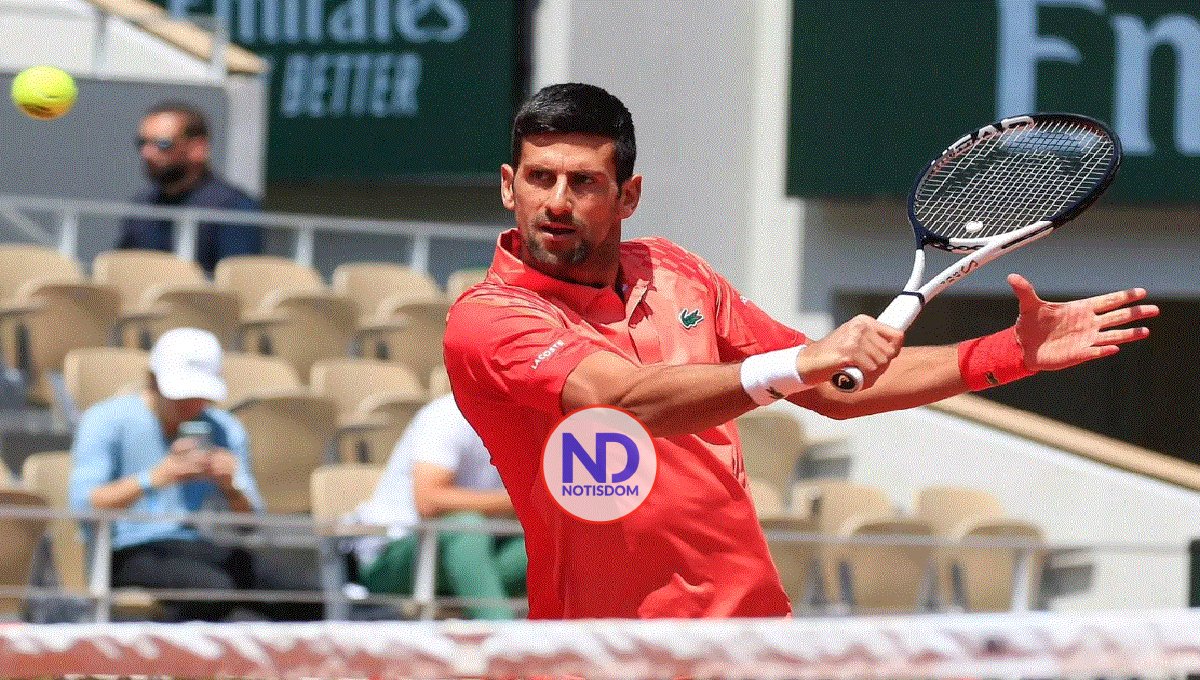 Jugador de tenis Novak Djokovic avanza a tercera ronda en Roland Garros