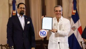 Presidente Abinader firma primer decreto de manera digital