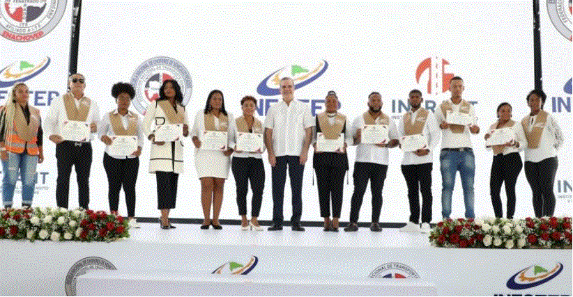 Presidente dice Gobierno ejecuta «revolución» en educación técnica 3 ABINADER 604 Presidente dice Gobierno ejecuta «revolución» en educación técnica