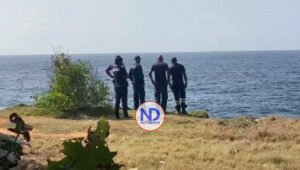 Buscan adolescente que se lanzó al mar con otro cuyo cadáver fue recuperado