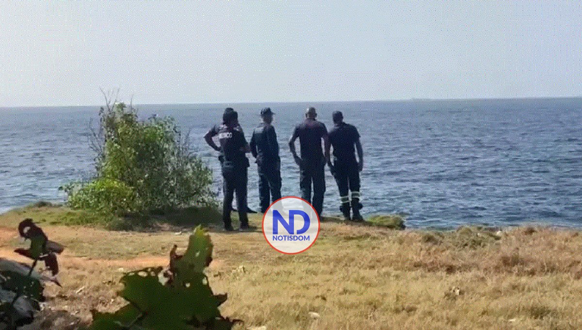 Buscan adolescente que se lanzó al mar con otro cuyo cadáver fue recuperado 2 Buscan adolescente que se lanzó al mar con otro cuyo cadáver fue recuperado