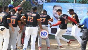Duvergenses Ausentes ganan en la jornada de softbol de Asoprosado