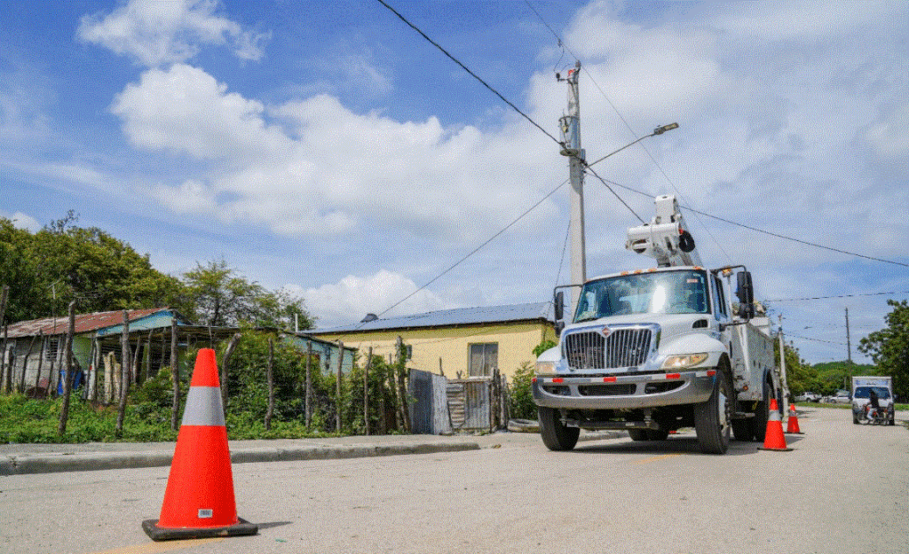 Edesur informa rehabilita redes eléctricas e ilumina la comunidad Pueblo Nuevo en SJM 3 EDESUR 20 Edesur informa rehabilita redes eléctricas e ilumina la comunidad Pueblo Nuevo en SJM