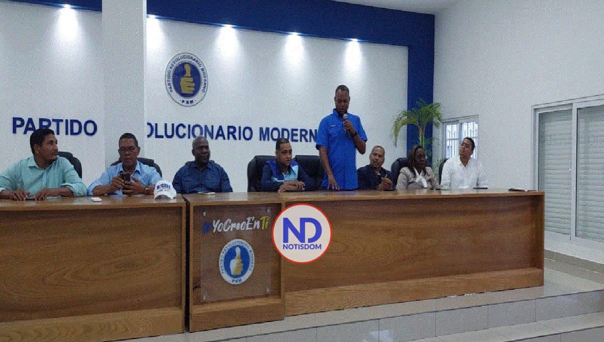 Francis Candelario “El Mapi” juramenta en el PRM el movimiento “Los 100 con Rafa Ortíz” 2 Francis Candelario “El Mapi” juramenta en el PRM el movimiento “Los 100 con Rafa Ortíz”