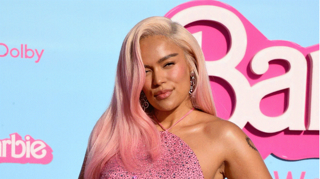 Look de algunas figuras en el estreno mundial de Barbie 6 KAROL G 31 Look de algunas figuras en el estreno mundial de Barbie