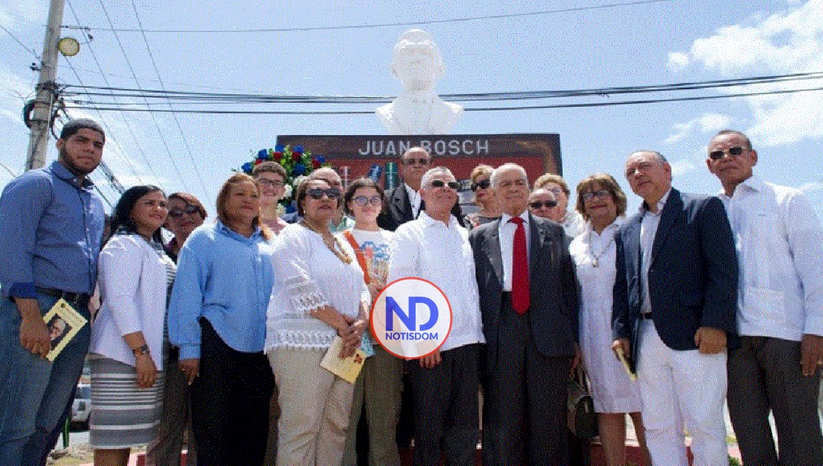 Develizan busto y plazoleta dedicados al profesor Juan Bosch
