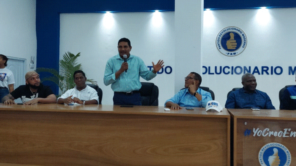 Francis Candelario “El Mapi” juramenta en el PRM el movimiento “Los 100 con Rafa Ortíz” 3 MAPI 2 Francis Candelario “El Mapi” juramenta en el PRM el movimiento “Los 100 con Rafa Ortíz”