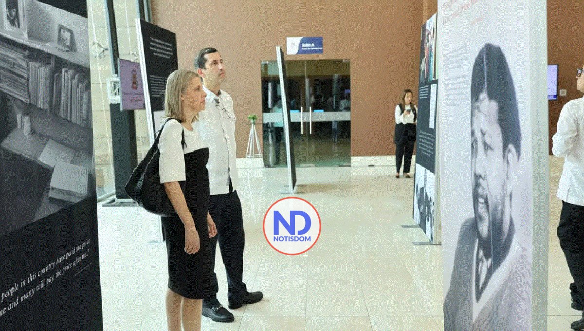 Inauguran exhibición sobre vida y obra de Nelson Mandela