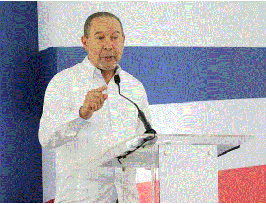 El Gobierno entrega un liceo y un complejo deportivo, en dos actos 3 OSCAR AMARGOS El Gobierno entrega un liceo y un complejo deportivo, en dos actos