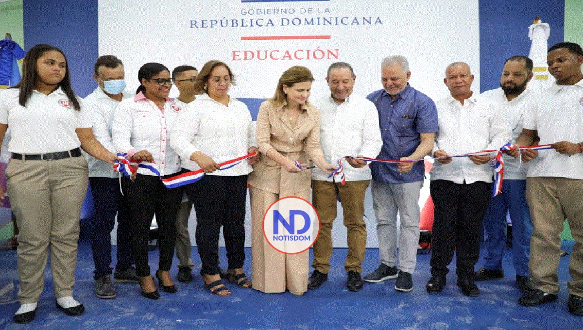 El Gobierno entrega un liceo y un complejo deportivo, en dos actos 2 El Gobierno entrega un liceo y un complejo deportivo, en dos actos