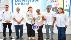 Gobierno entrega 120 viviendas de bajo costo a maestros en Baní