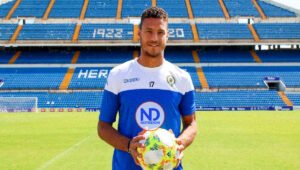 Tano Bonnín ficha con el club español fútbol Linares Deportivo