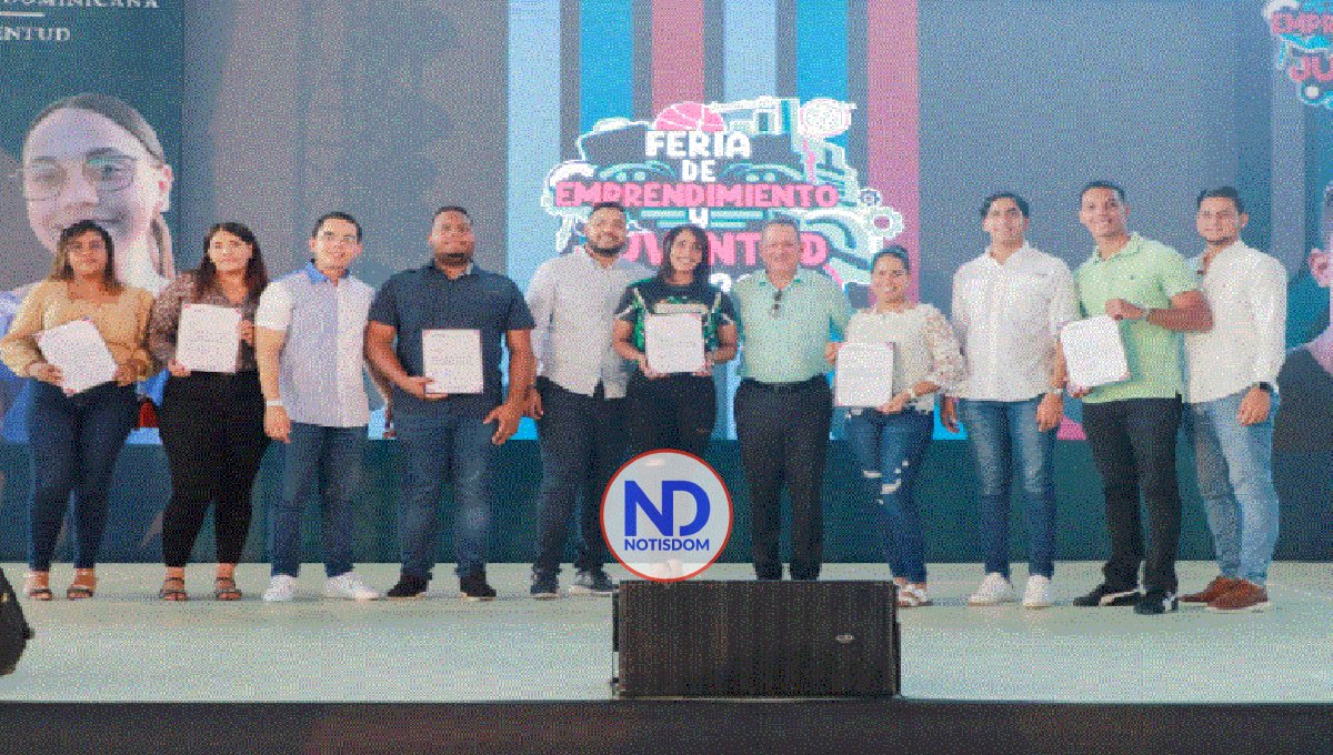 Gobierno entrega RD$1.2 MM en préstamos a jóvenes de La Vega