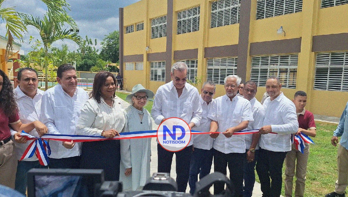 Presidente Abinader inaugura liceo y dos centros de Infotep