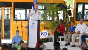 Luis Abinader anuncia transporte escolar gratis en Santo Domingo