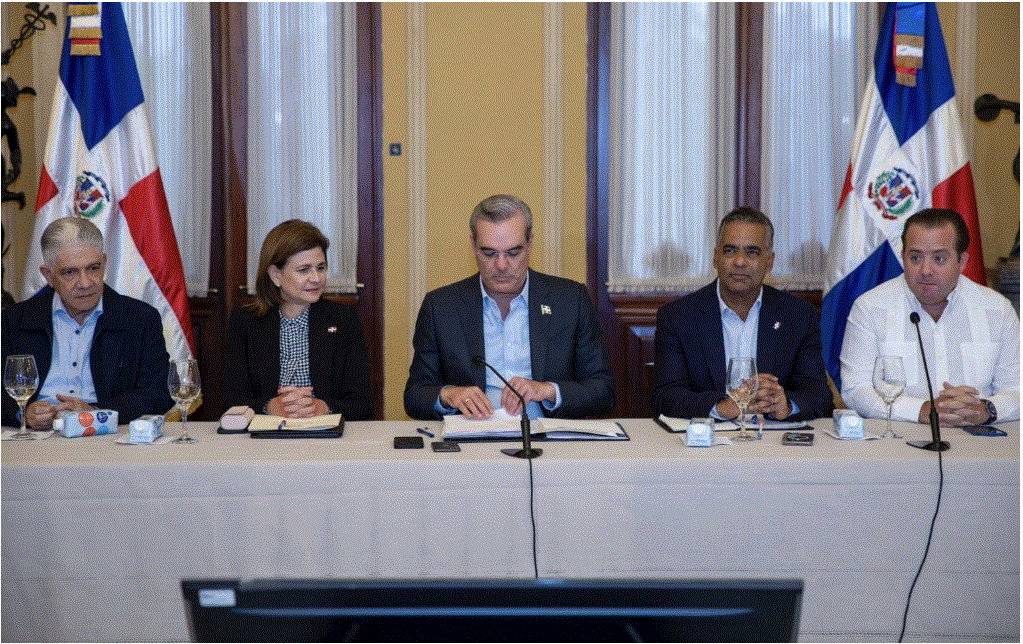 ABINADER 653 Este martes desde mediodía será no laborable por paso de Franklin