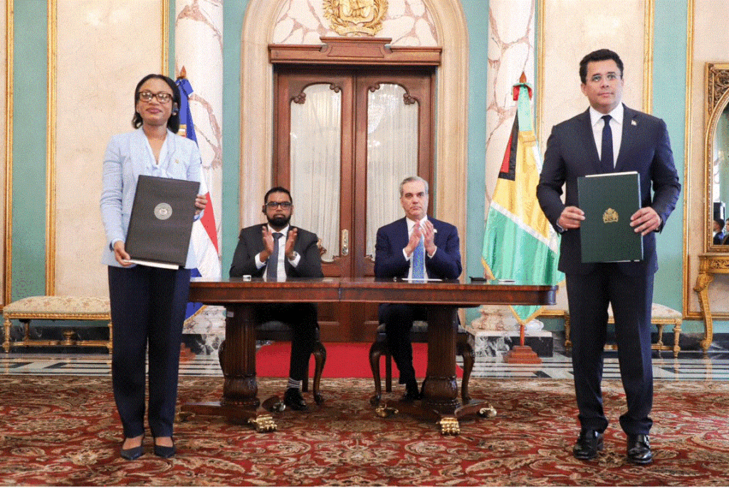 RD alquilará terrenos en Guyana para sembrar maíz; tendrá más de 51% acciones en refinería 3 ABINADER Y COLLADO 18 RD alquilará terrenos en Guyana para sembrar maíz; tendrá más de 51% acciones en refinería