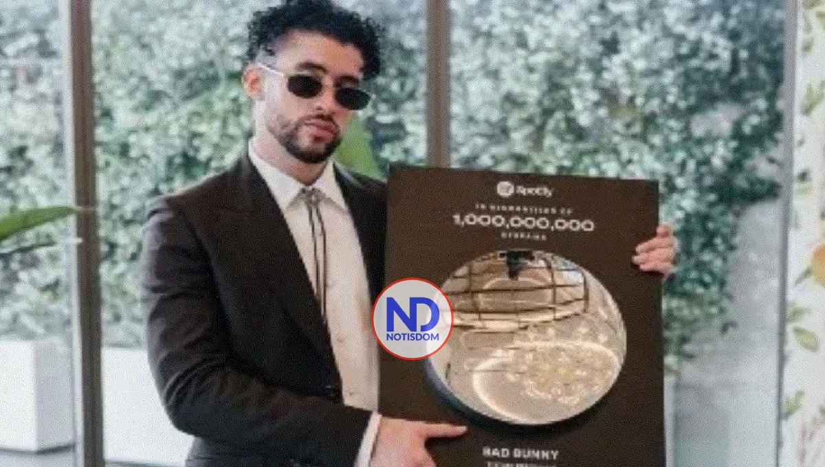 Bad Bunny entra al club de los billones de streams en Spotify