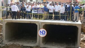 El presidente Luis Abinader visitó hoy cañadas Las 800 y La Malanga