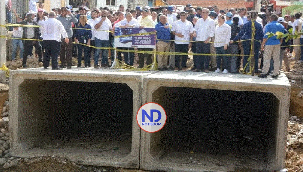 El presidente Luis Abinader visitó hoy cañadas Las 800 y La Malanga 2 El presidente Luis Abinader visitó hoy cañadas Las 800 y La Malanga