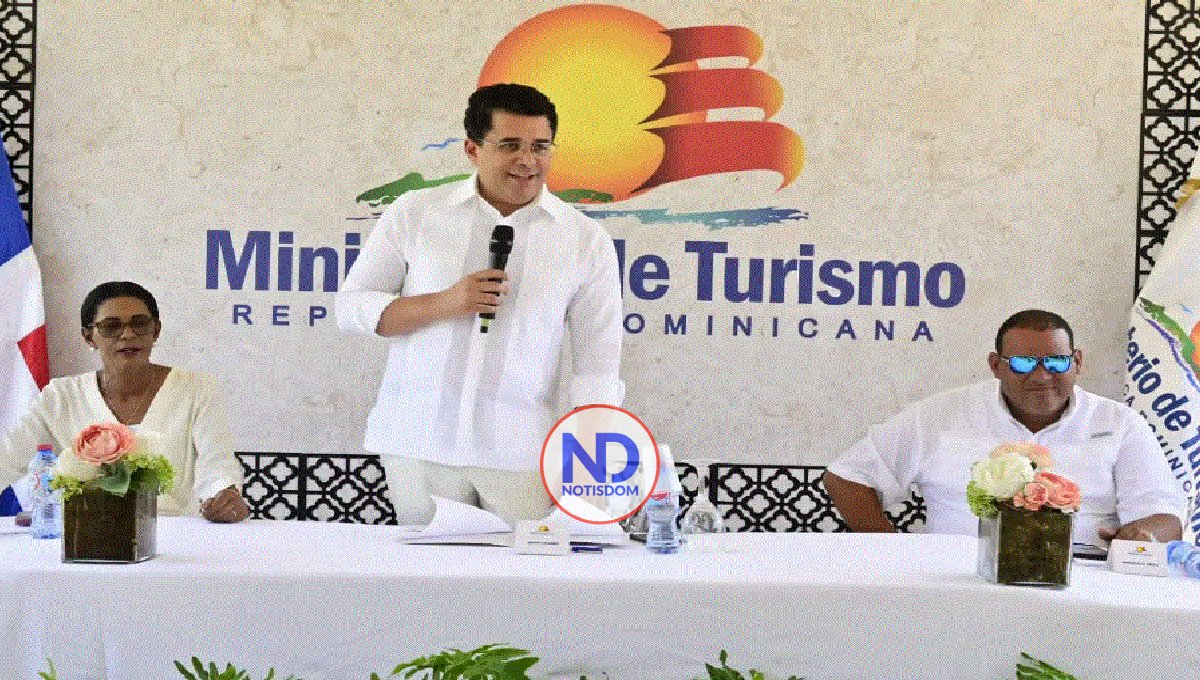 Ministro Collado deja iniciados trabajos en calles de Bayahíbe