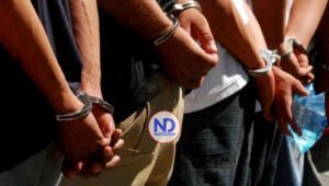 Arrestan 3 agentes PN atracaron hombre en el ensanche Isabelita