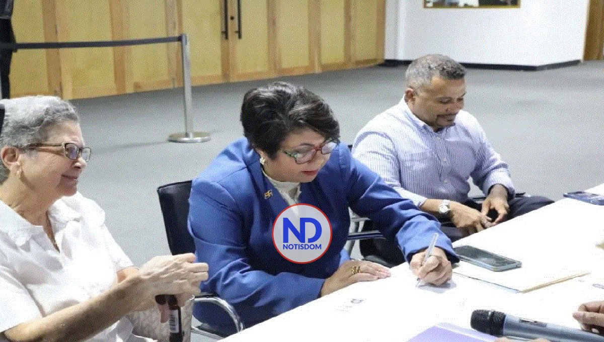 Delia Josefina Ortiz inscribe precandidatura presidencial por el PRM 2 Delia Josefina Ortiz inscribe precandidatura presidencial por el PRM