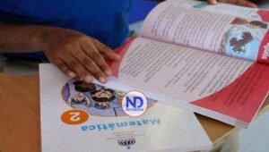 Editoras afirman alto costo de libros obedece a precio del papel