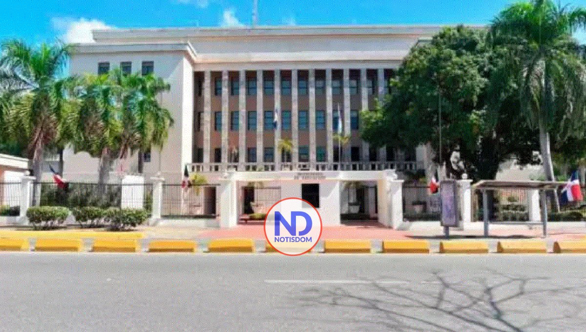 Minerd suspende de sus funciones a profesor acusado de sustraer menor de edad 2 Minerd suspende de sus funciones a profesor acusado de sustraer menor de edad