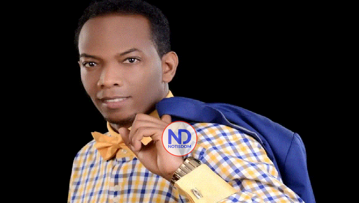 Eudis «El invencible» se desnuda en pleno show