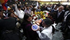 Ecuador despide a candidato asesinato entre confusión y pesar