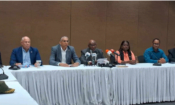 JUAN DIONISIO RESTITUYO 1 Vehículos deberán transitar con dos placas a partir del 2024