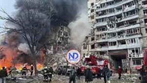 Cinco muertos tras ataque de misiles rusos contra un edificio en el este de Ucrania